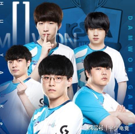 在他的篮球 在他的篮球